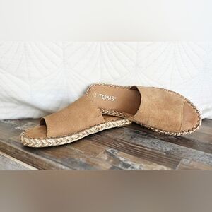 TOMS Clarita Tan Espadrille Sandals – Women’s Size 6 – Never Worn